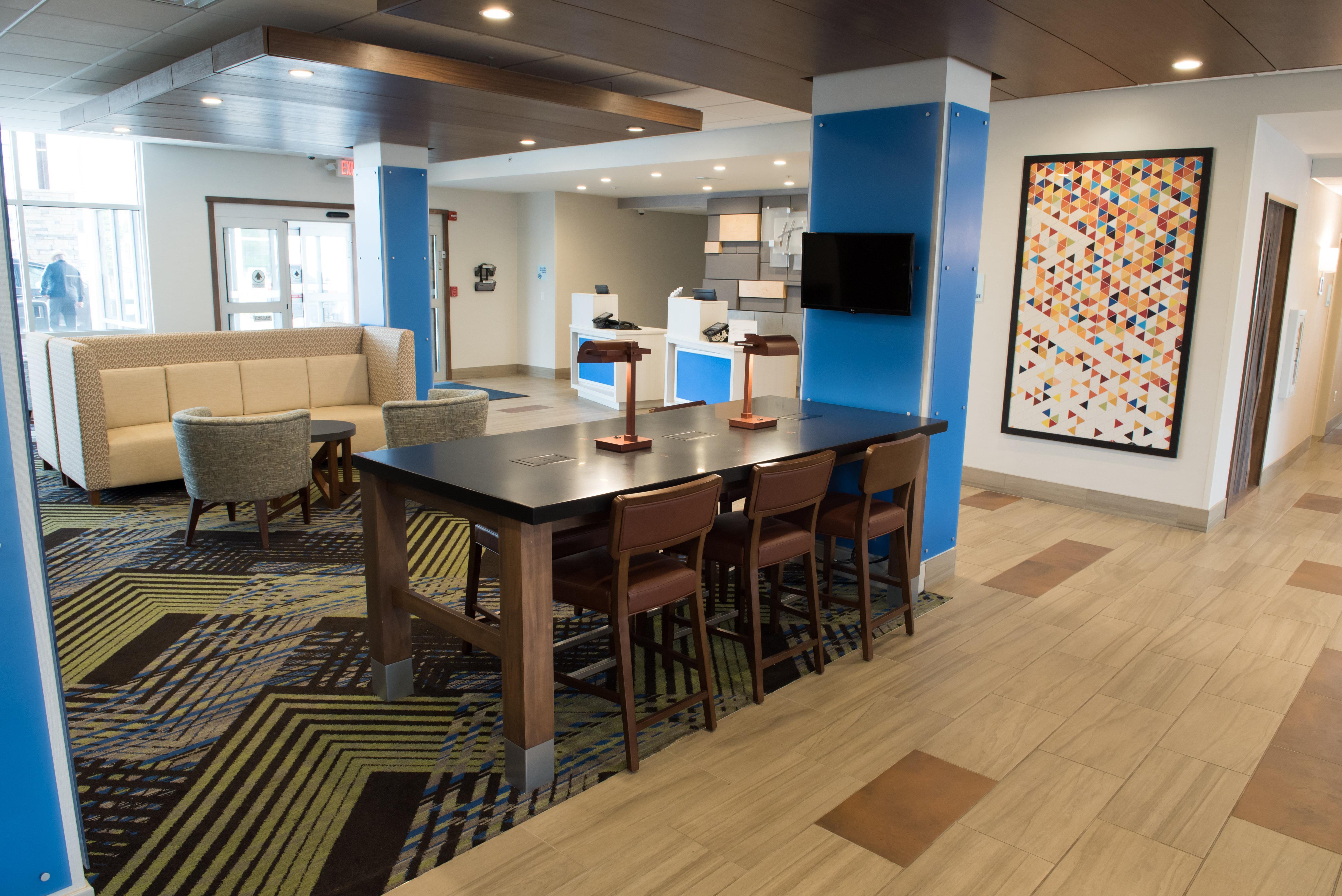 Holiday Inn Express & Suites - Fort Wayne North By Ihg Sunnybrook Acres Exterior photo